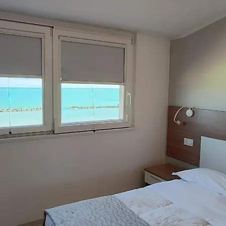 Hotel Baia Marina Cupra Marittima Buitenkant foto